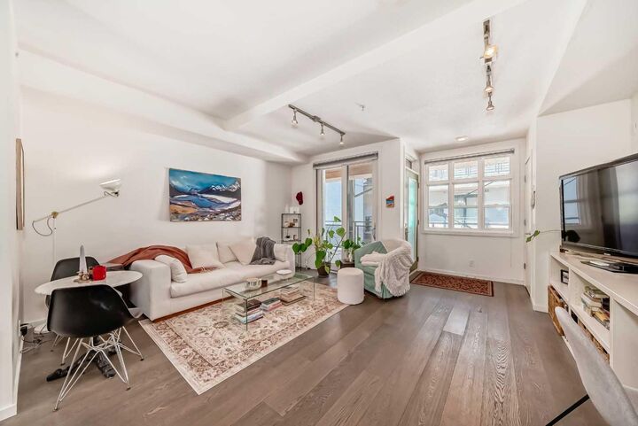 Property Photo: 1719 9A Street SW 307 AB T2T 6S3