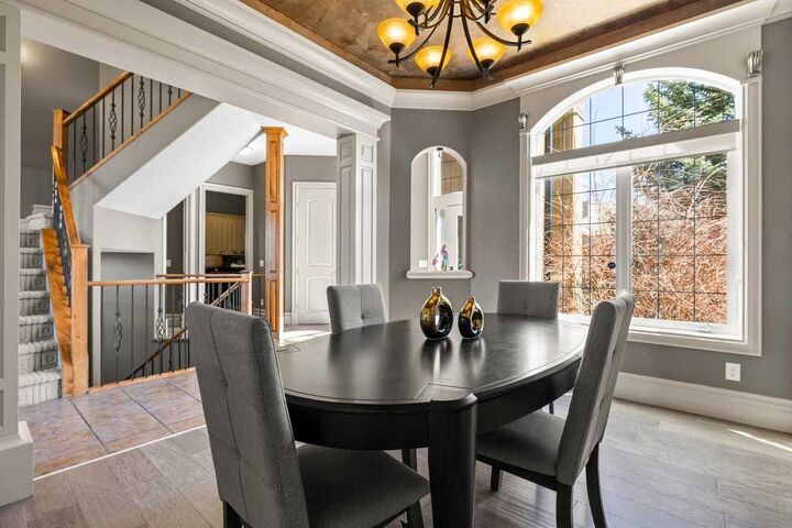 Property Photo:  7 Royal Ridge Terrace NW  AB T3G 5Y9 