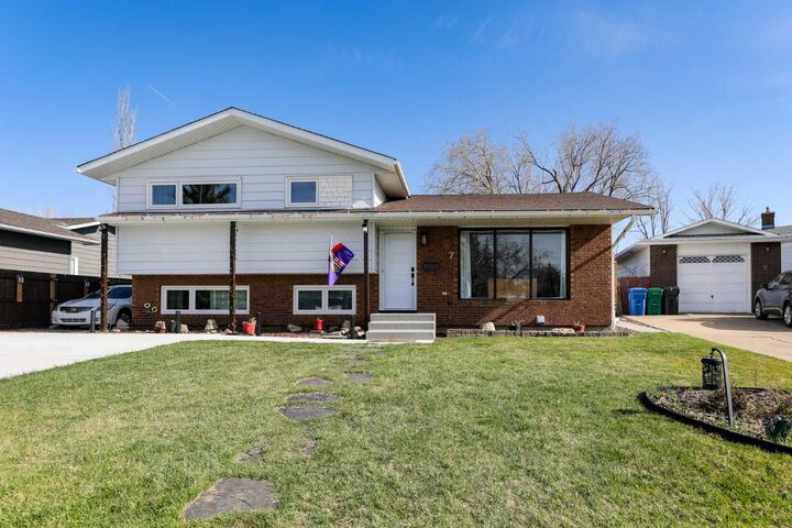 97 Laval Court W — photo 1
