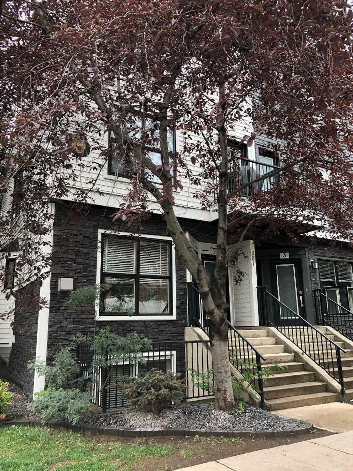 601 15 Avenue SW 1 — photo 1
