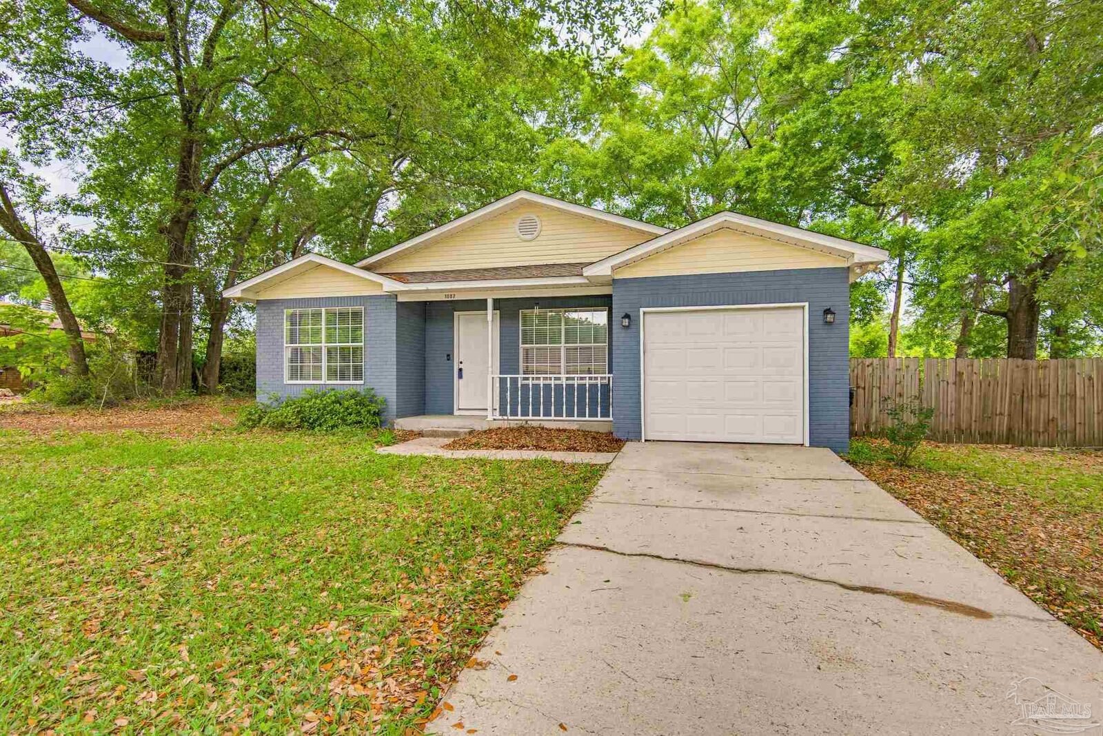 Property Photo:  1087 New Haven Dr  FL 32533 