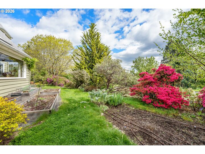 Property Photo:  2620 NE 65th Ave  OR 97213 