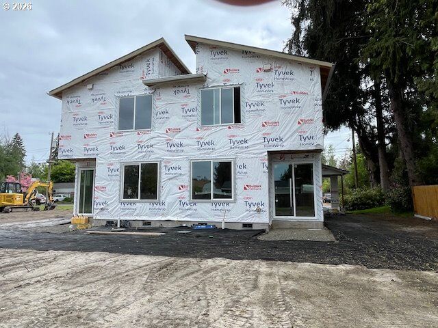 Property Photo:  1421 NE 18th St  OR 97128 