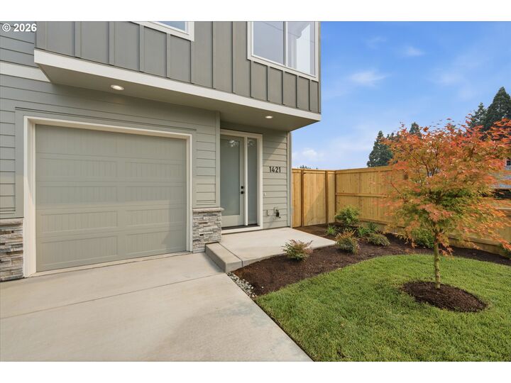 Property Photo: 1421 NE 18th St OR 97128