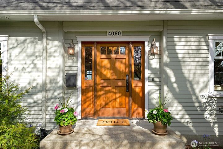 Property Photo:  4060  39th Avenue SW  WA 98116 