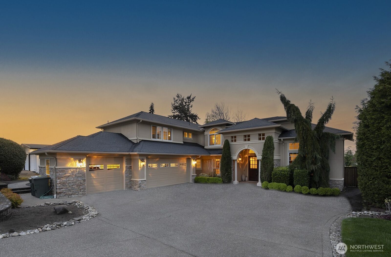 Property Photo:  941  Glen Street  WA 98020 