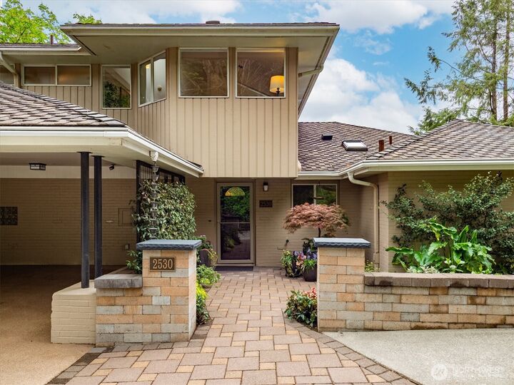 Property Photo:  2530  Mount Claire Drive S  WA 98144 