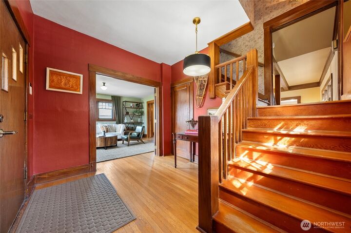 Property Photo:  902  Washington Street  WA 98801 