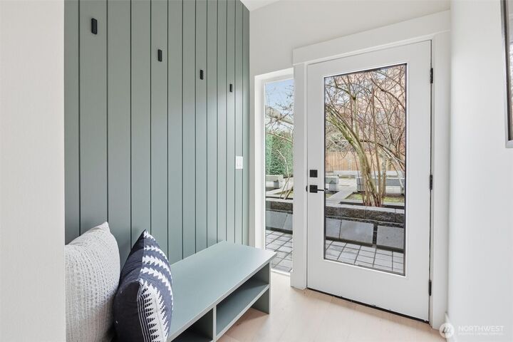Property Photo:  2018  Fairview Avenue E D  WA 98102 