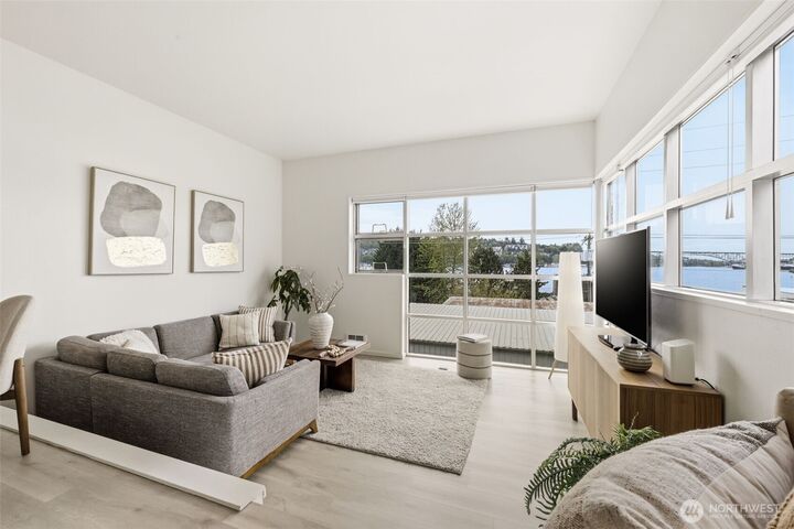 Property Photo:  2364  Fairview Avenue E 8  WA 98102 