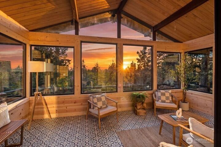 Property Photo:  3430  39th Avenue W  WA 98199 