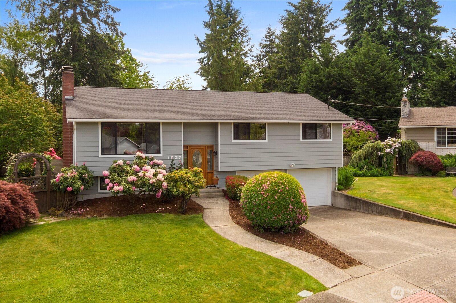 Property Photo:  1827 N Whitman Street  WA 98406 