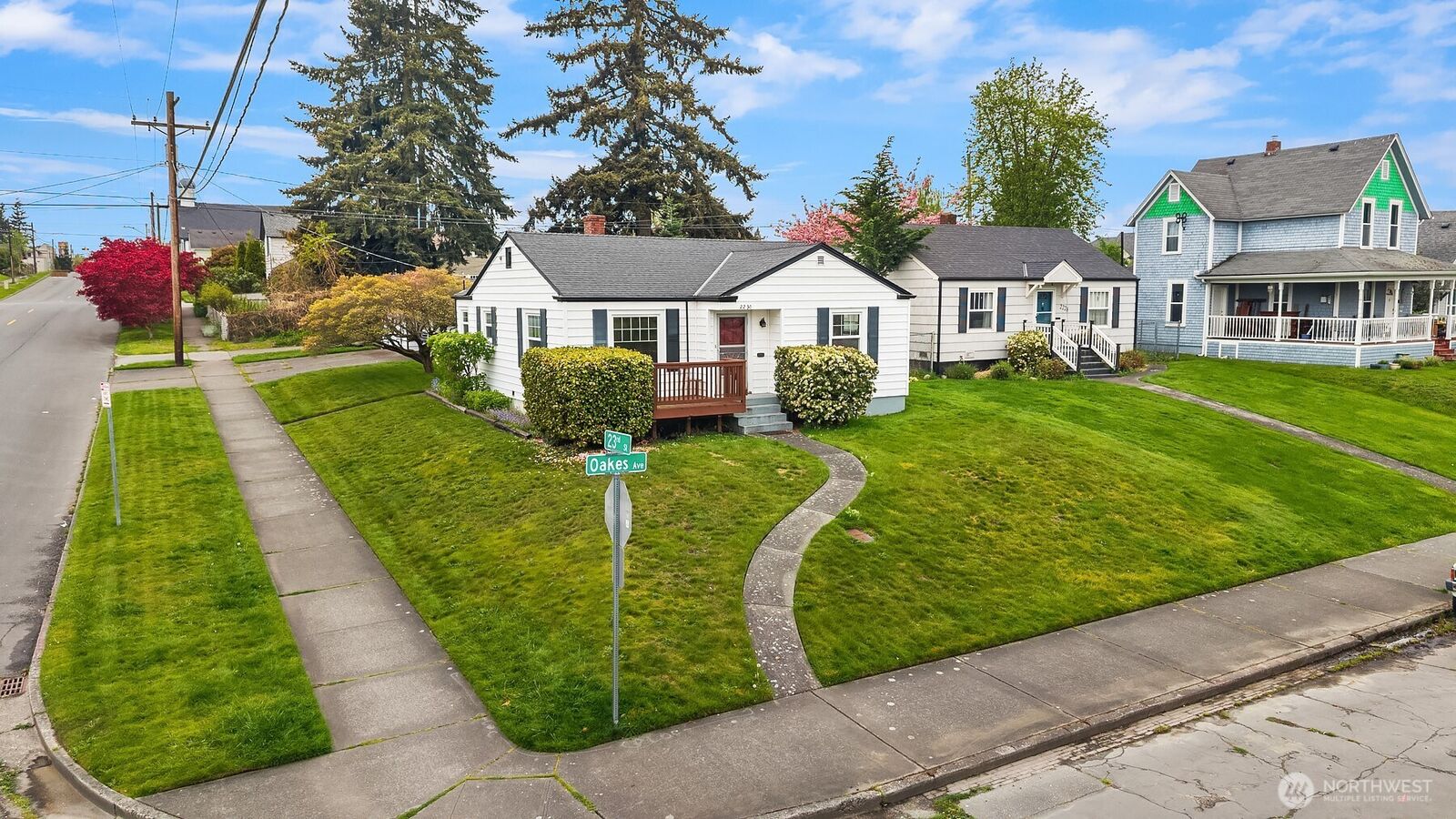 Property Photo:  2230  Oakes Avenue  WA 98201 
