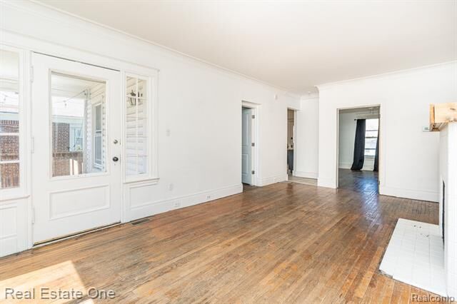 Property Photo:  40 Moser Place  MI 48043 