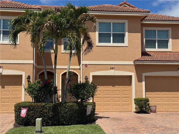 Property Photo:  587 SW Glen Crest Way  FL 34997 