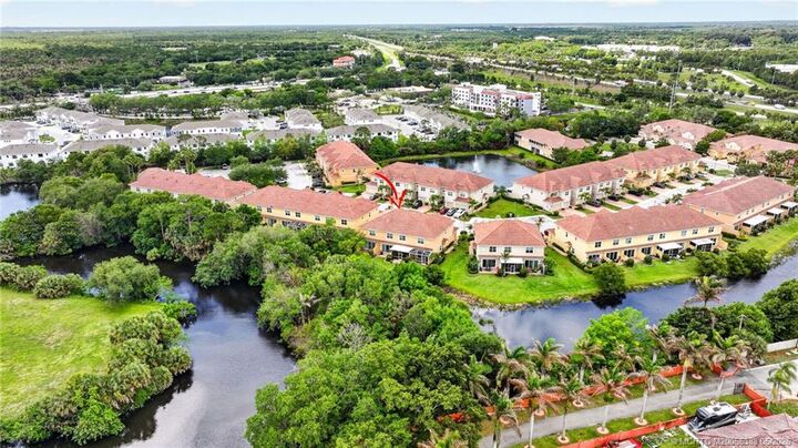 Property Photo:  587 SW Glen Crest Way  FL 34997 