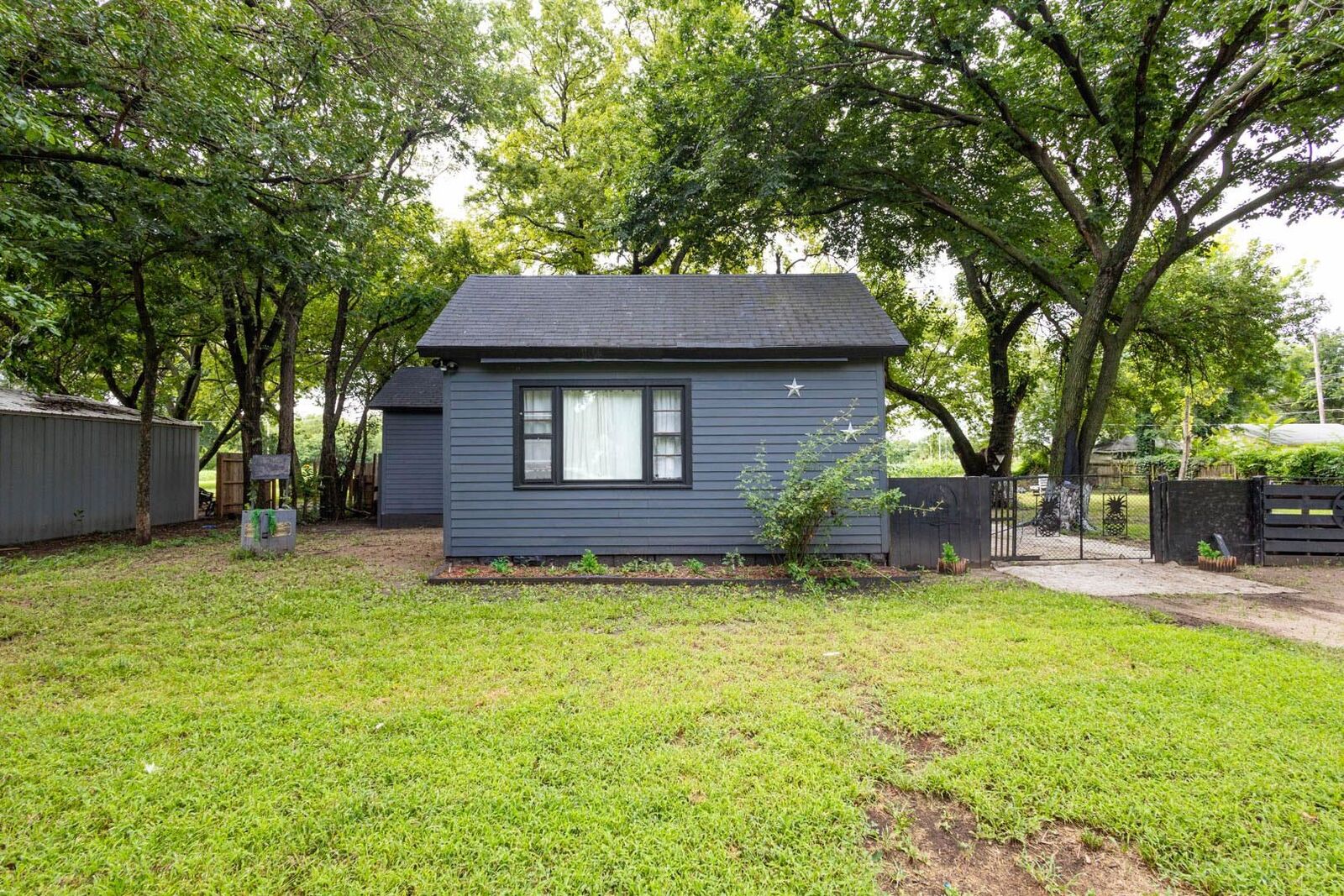 Photo de la propriété:  912 W Lincoln Ave  KS 67152-3335 