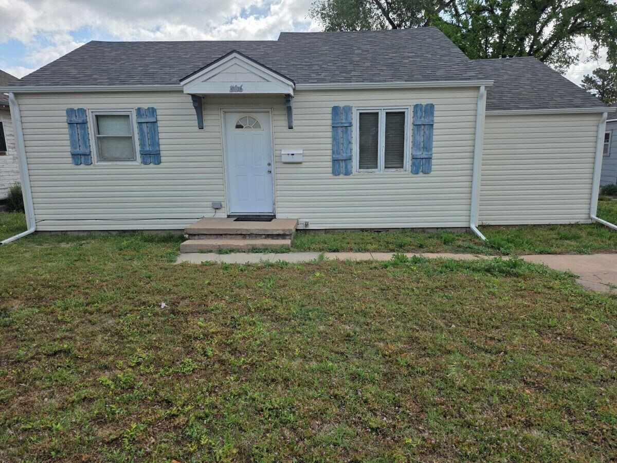 Property Photo: 806 S Taylor St KS 67124-2451