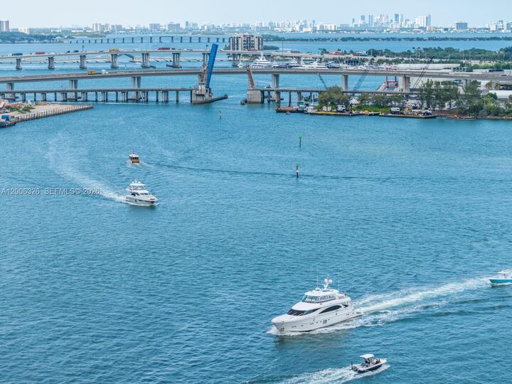 Property Photo:  888 Brickell Key Dr 2112  FL 33131 