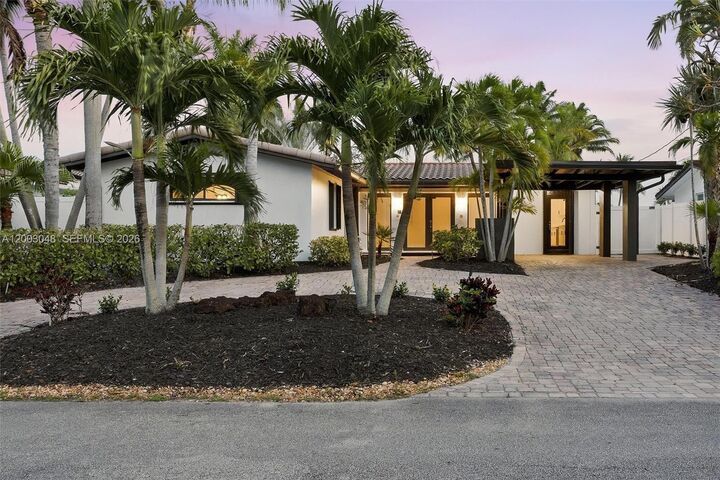 Property Photo:  1704 SW 5th Ct  FL 33312 