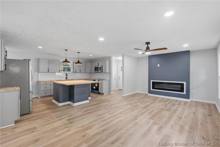 Property Photo:  1520 E 8th Street  IN 47130 