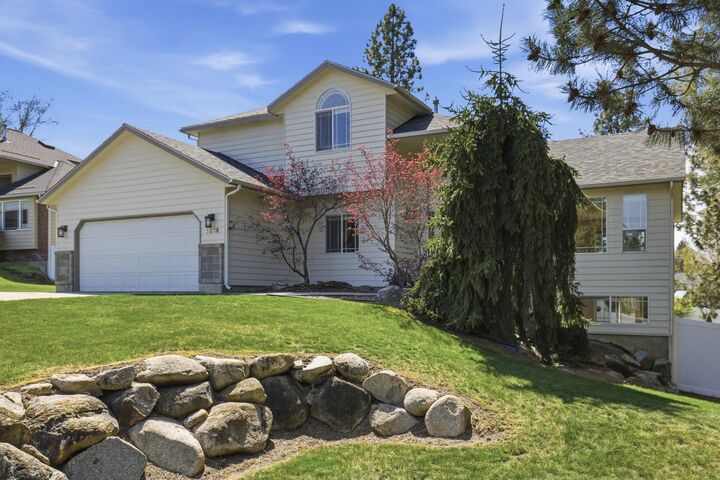 Property Photo:  1208 E Mead St  WA 99218 