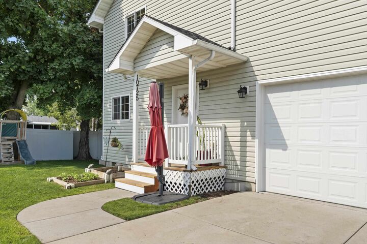 Property Photo:  10725 E Broadway Ave  WA 99206 
