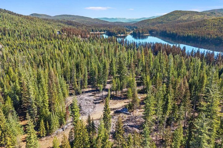 Property Photo:  2505-D E 20 Hwy  WA 99114 