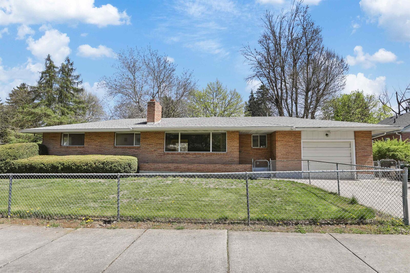 Property Photo:  1215 S Garfield St  WA 99202 