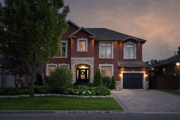 Photo de la propriété:  127 Sultana Avenue  ON M6A 1T6 