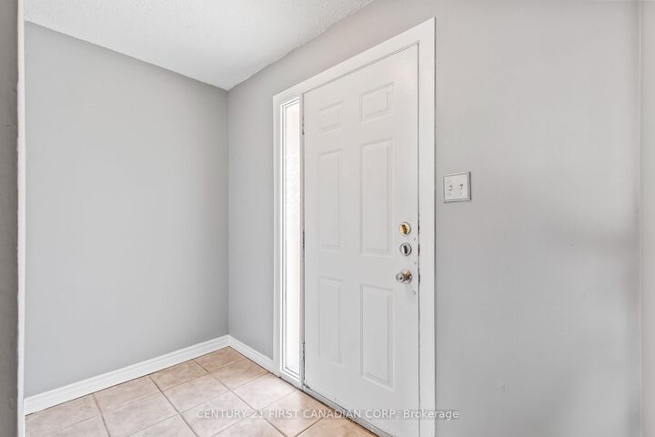 Property Photo: 500 Osgoode Drive 20 ON N6E 2G9