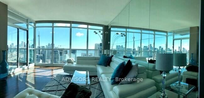 219 Fort York Boulevard Lph 3702 — photo 1