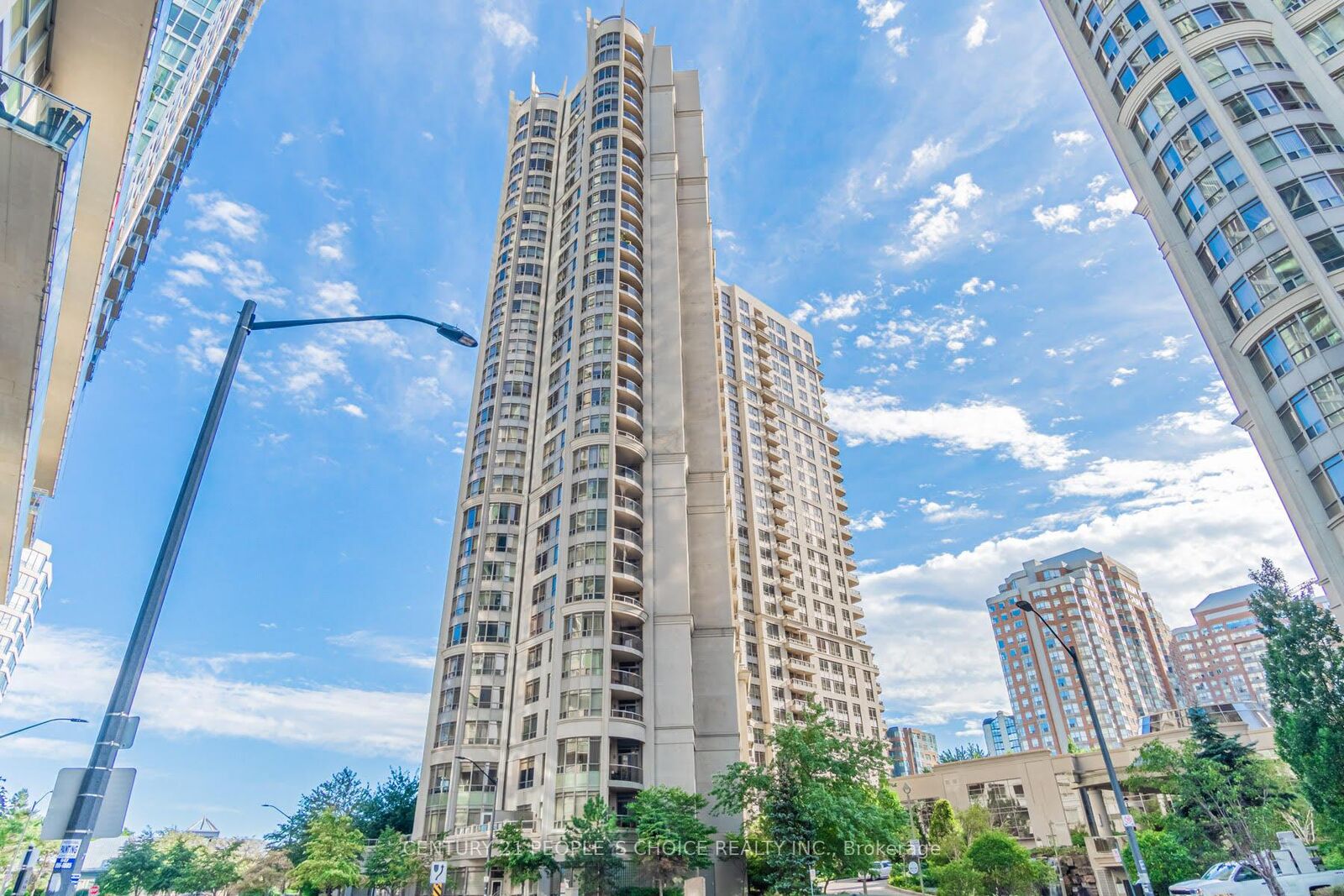 Photo de la propriété:  3880 Duke Of York Boulevard 1906  ON L5B 4M7 