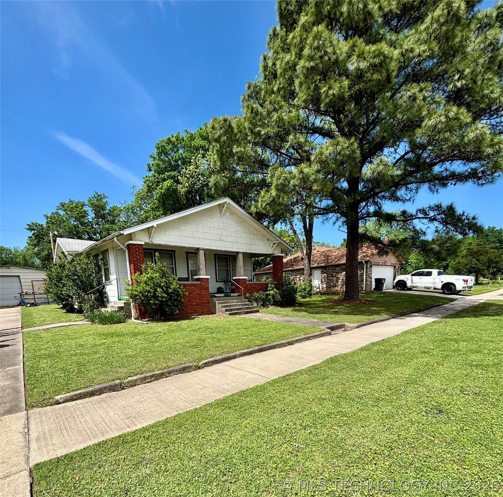 Property Photo: 1222 N Okmulgee Street OK 74447