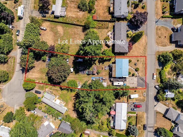 Property Photo: 4732 Oakridge Dr BC V9N 6A8