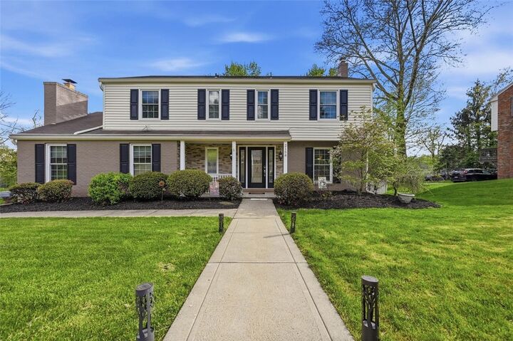 Property Photo:  2158 Meadowmont Dr  PA 15241 