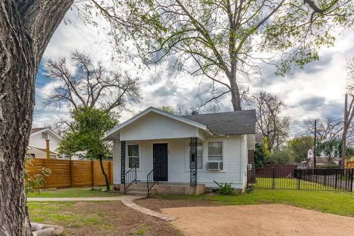 Property Photo:  57 Chalmers Avenue  TX 78702 