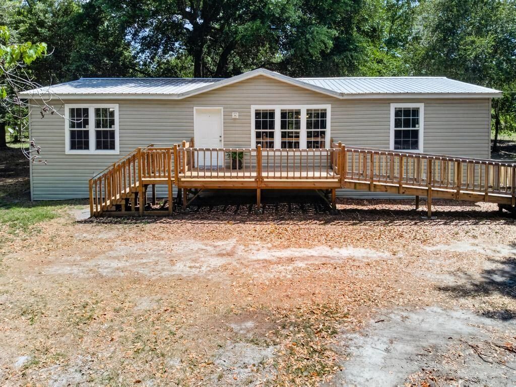 Property Photo: 23191 County Road 121 Road FL 32046