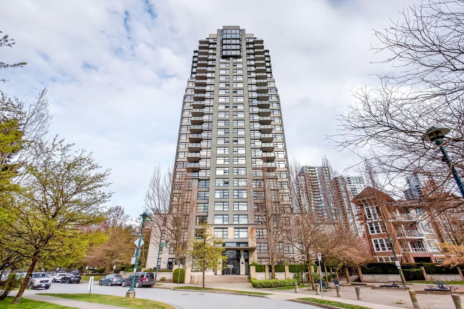 Property Photo: 5380 Oben Street 2502 BC V5R 6H7