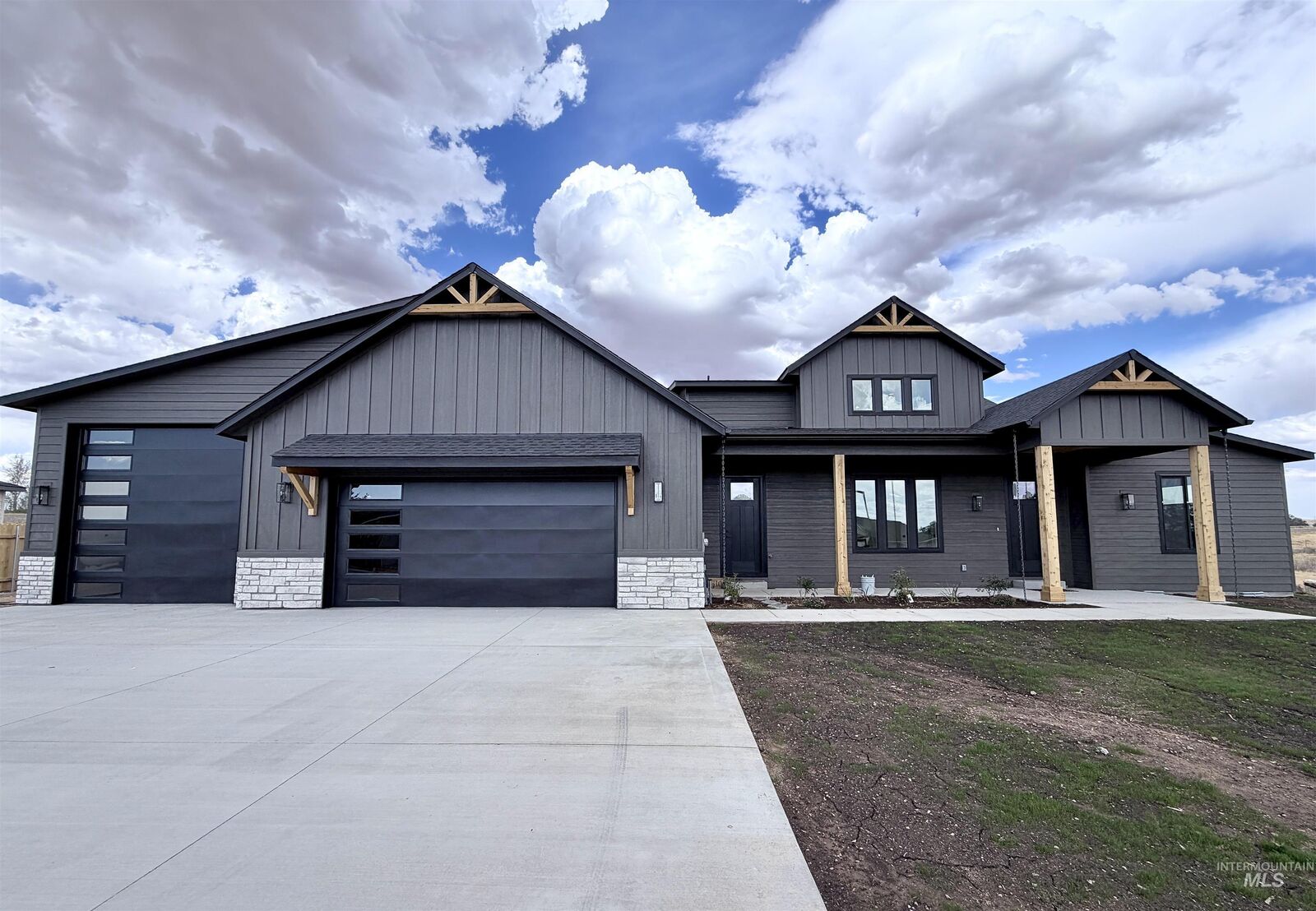 Property Photo:  310 NE Greystone Loop  ID 83647 