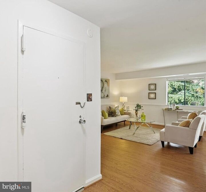 Property Photo:  10 Monroe Street 302  MD 20850 