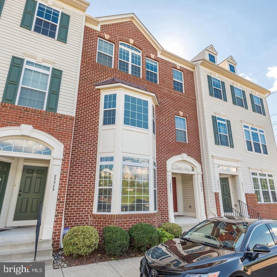 Property Photo:  25321 Patriot Terrace  VA 20105 