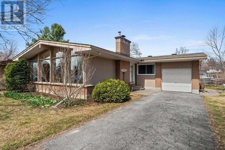 Property Photo: 54 Evergreen Drive ON K2H 6C9