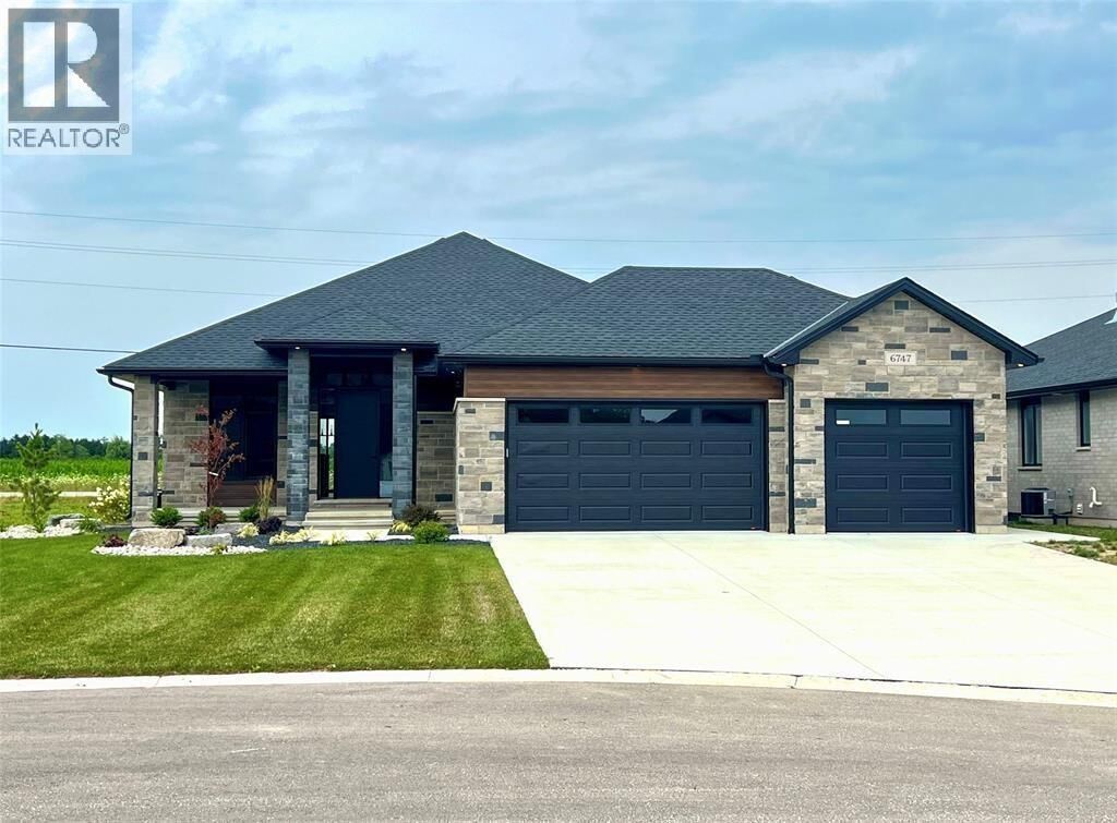 Property Photo: 6747 Griffin Drive ON N0N 1E0