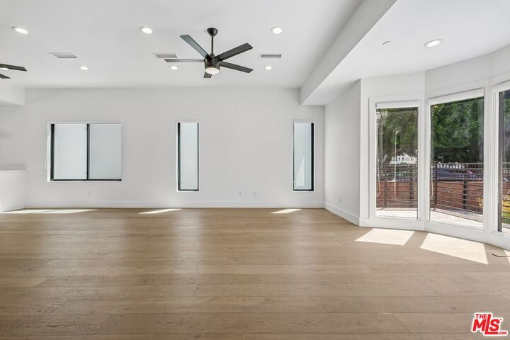 Property Photo:  6521 Homewood Ave  CA 90028 