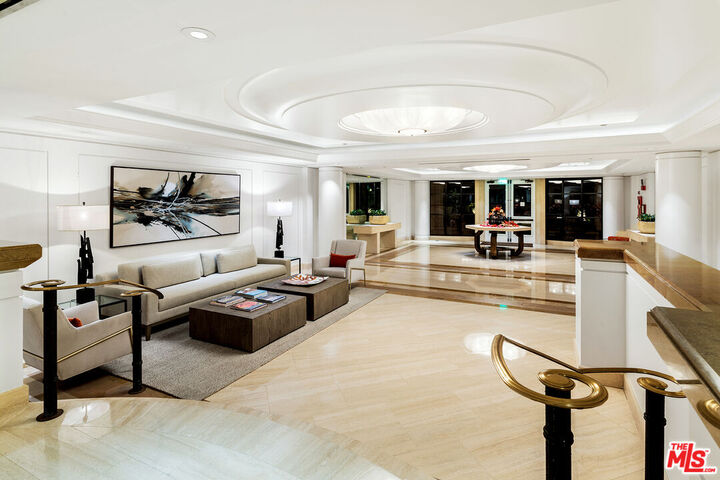 Property Photo:  701 Ocean Ave  CA 90402 