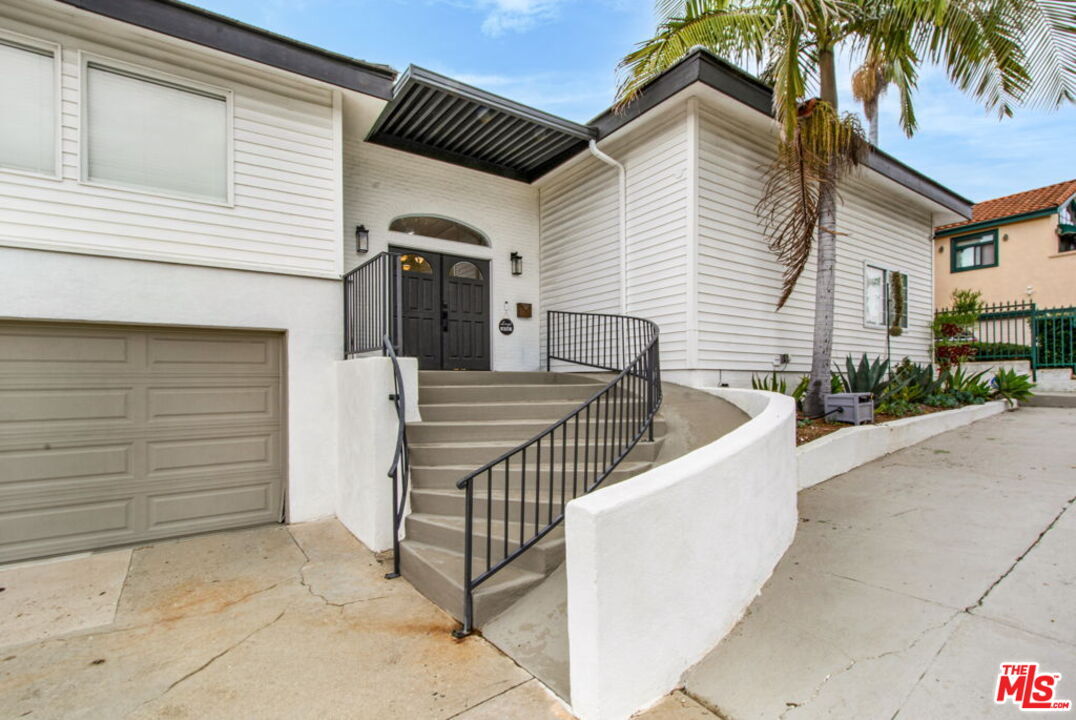 Property Photo:  5625 S Sherbourne Dr  CA 90056 
