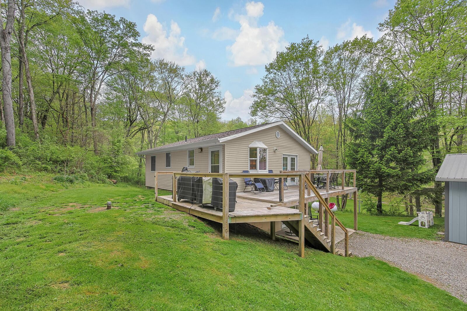 Property Photo:  3001 Montgomery NE Road  OH 43055 
