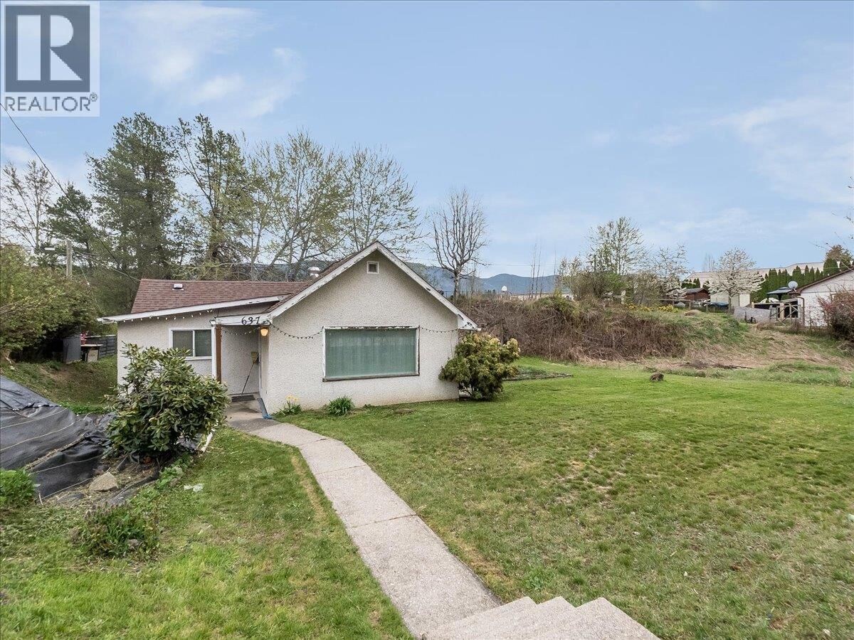 Property Photo:  637 9th Avenue  BC V1N 1M5 