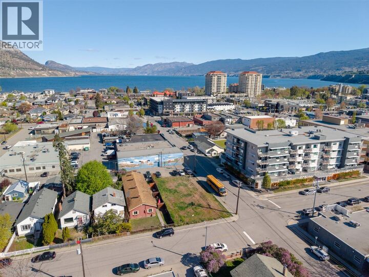 Property Photo:  303 Nanaimo Avenue West  BC V2A 1N8 